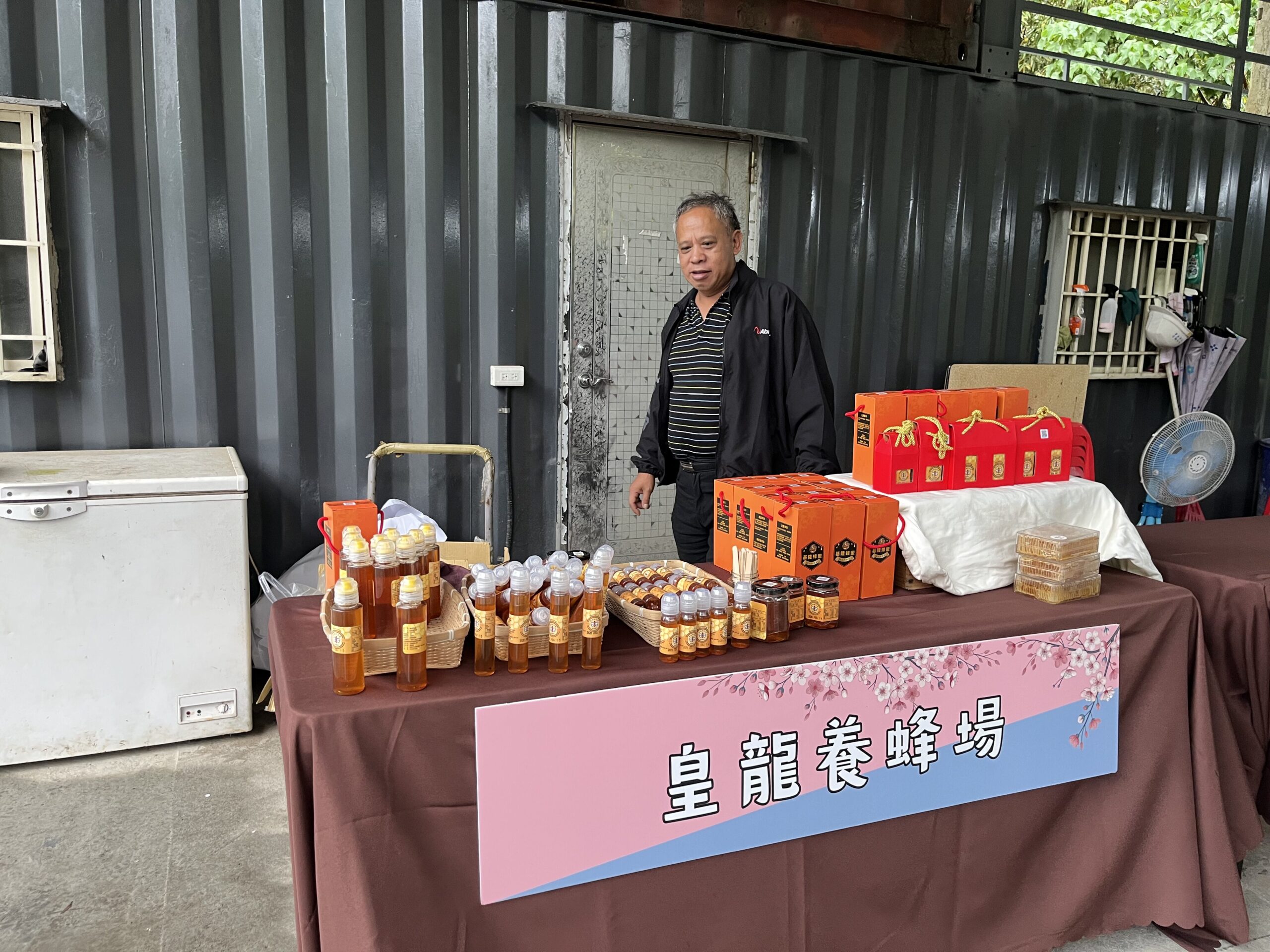 經典老爺車開進七堵！「麥克阿瑟公路」嘉年華　復古市集重現懷舊風情