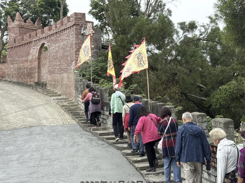 圖文:白河萬里長城步道人氣攀升 南台灣冬季旅遊爆紅古裝體驗 社群打卡新亮點。