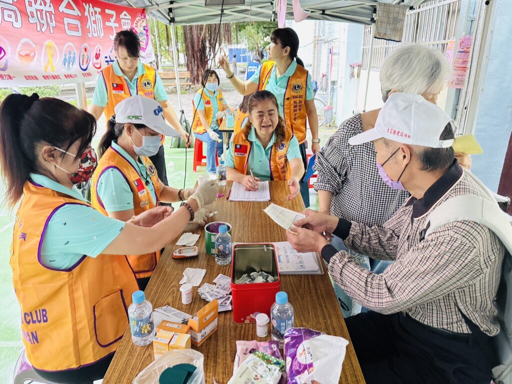 國際獅子會300B2區板橋聯合獅子會關懷重陽　攜手新北議員周勝考為長輩義剪與健康檢測