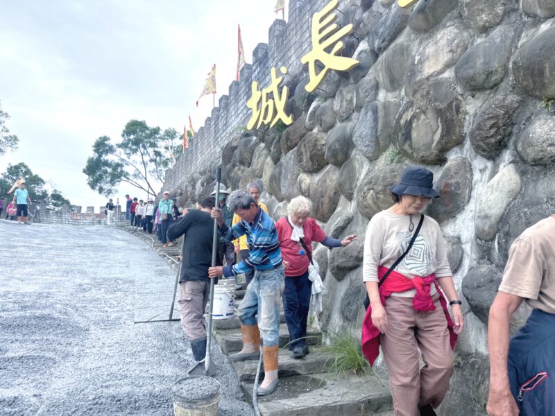 圖文:白河萬里長城步道人氣攀升 南台灣冬季旅遊爆紅古裝體驗 社群打卡新亮點。