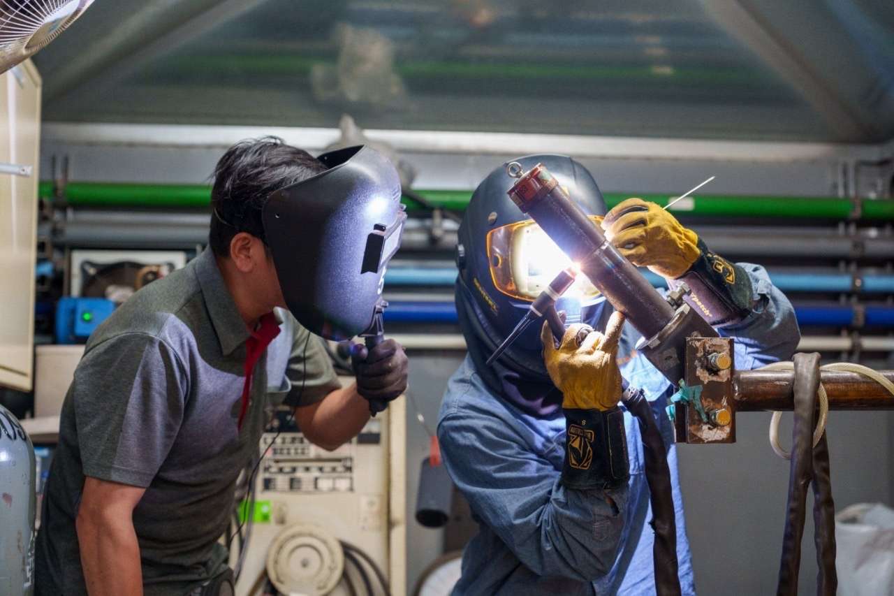 C43AF412 951B 40F7 AD18 D83C913F5902