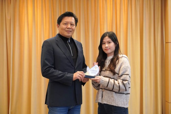 《圖說》新莊社福中心社工徐思穎獲得高風險安全網有功人員獎，她分享心情既開心也備受鼓舞，這次的表揚讓她獲得能量，更提醒自己持續走在這條有意義的路上。〈社會局提供〉