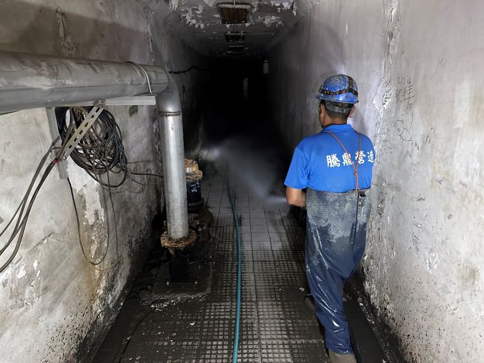 《圖說》滯洪池內抽水機組，強降雨時可迅速收納地表逕流並在雨後排出。〈水利局提供〉