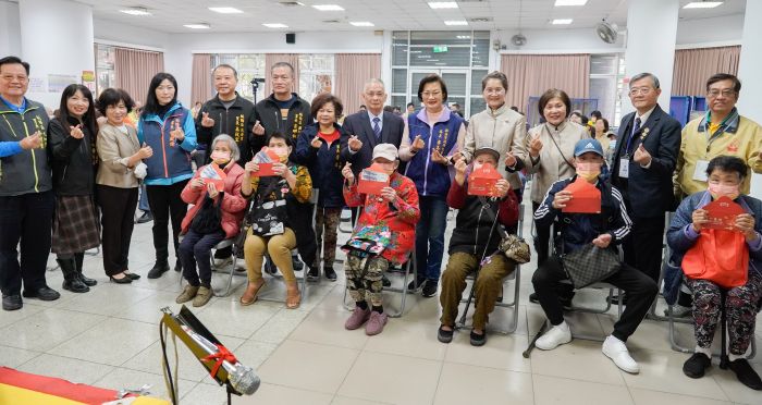 《圖說》天慈愛心功德會結合各界善心,長年於新北地區舉辦「點亮希望 讓愛飛揚」愛心關懷公益活動。〈社會局提供〉