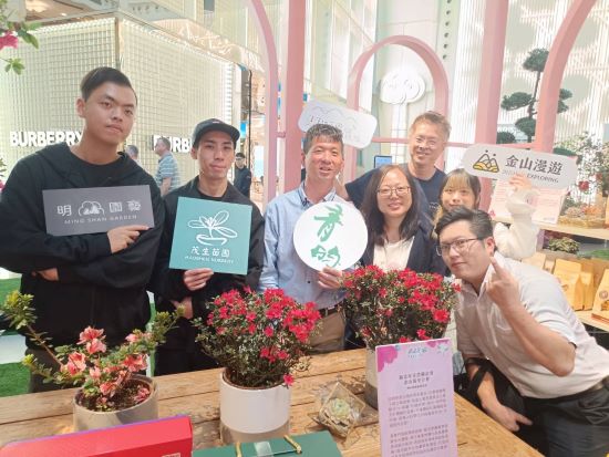 《圖說》新北青農充滿創新能量，期盼透過本次展覽讓國際看見新北特色農產，邀請民眾「馬上出花」，一起來台北101感受新北花卉與青農產品的獨特魅力。〈農業局提供〉