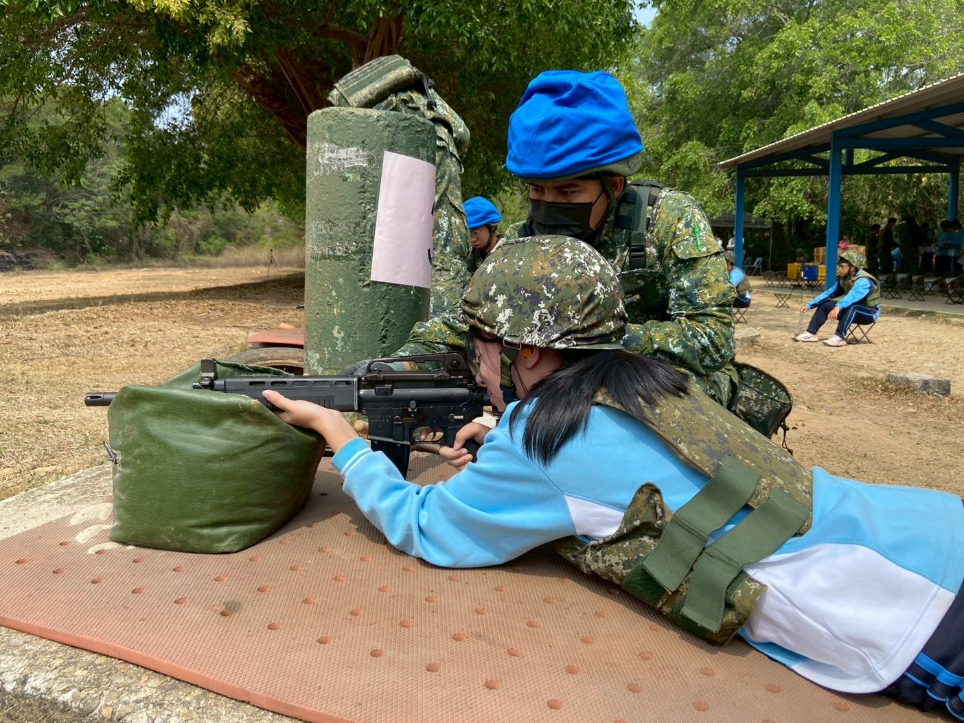圖片-南投縣高中職實彈射擊體驗活動登場 1700餘名師生成功嶺深化全民國防教育