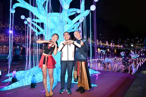 《圖說》市長侯友宜與舞者合影。〈水利局提供〉