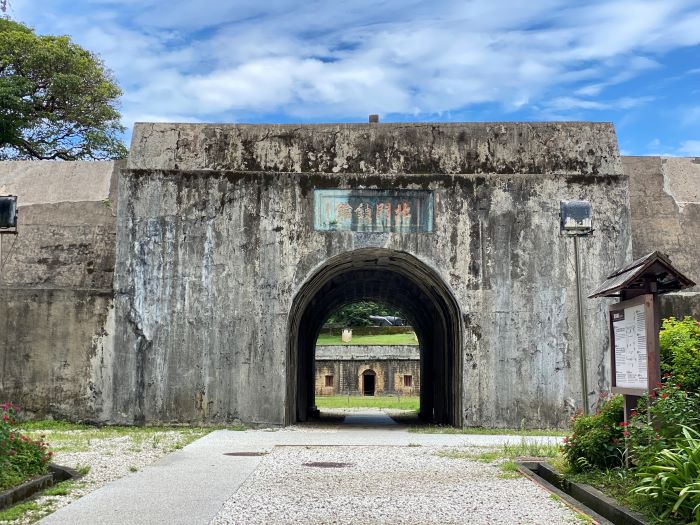《圖說》新北市立淡水古蹟博物館即日起開放古蹟戶外空間策展,首波試辦點為國定古蹟「滬尾礮臺」。〈淡古提供〉