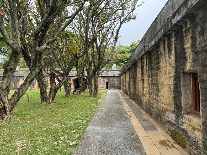 《圖說》淡水古蹟博物館即日起開放古蹟戶外空間策展,首波試辦點為國定古蹟「滬尾礮臺」。〈淡古提供〉