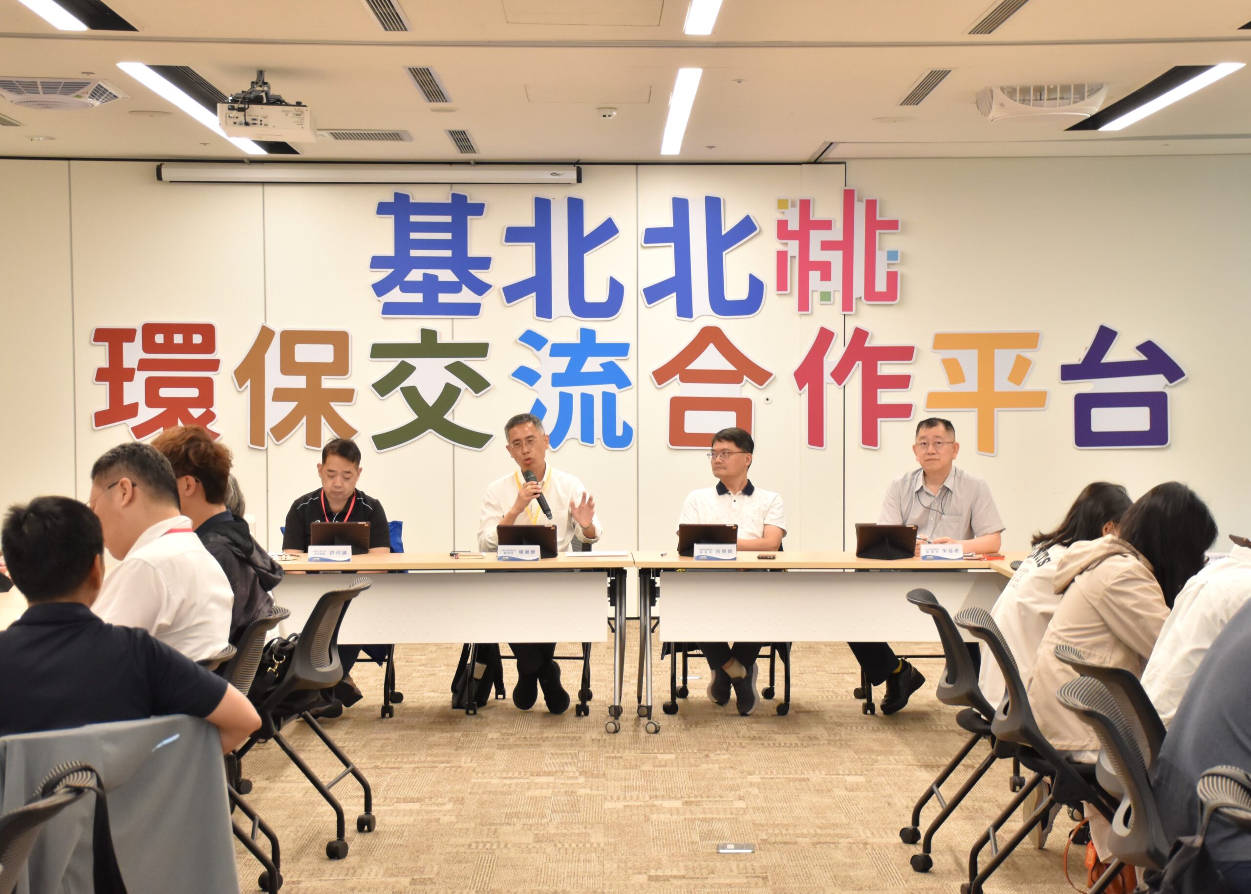 大園自小貨車撞路邊機車後自行離去 警將通知到案 ttwwtwr 1 scaled