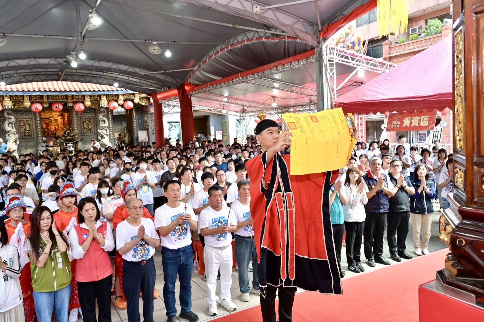 穿狀元服鑽轎底!桃園大廟景福宮成年禮300學子轉大人 S 35291162 0