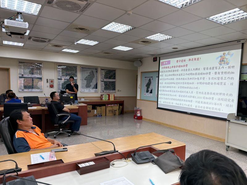 《圖說》政風室特別彙整清潔人員誤觸法網的真實案例進行剖析,提升隊員對潛在廉政風險的敏銳度,避免因法規認知不足而違法。〈環保局提供〉